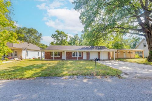 1405 Cherokee St, Leavenworth, KS, 66048-2227 | Card Image