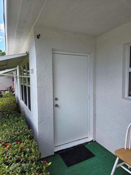 7205 W Oakridge Cir, Lantana, FL, 33462-5360 | Card Image