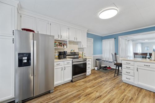 429 Cartier St, Manchester, NH, 03102-3585 | Card Image