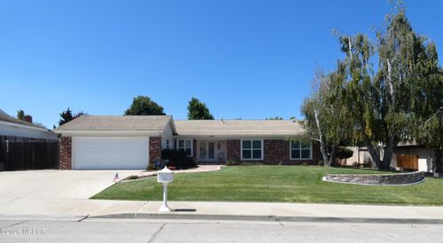 1040 Foxenwood Dr, Santa Maria, CA, 93455-4117 | Card Image