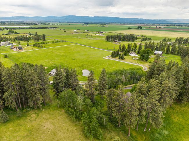 Overview of rural landscape with a mountainous background | Image 49