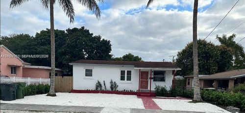 570 Ne 132nd St, North Miami, FL, 33161-4032 | Card Image