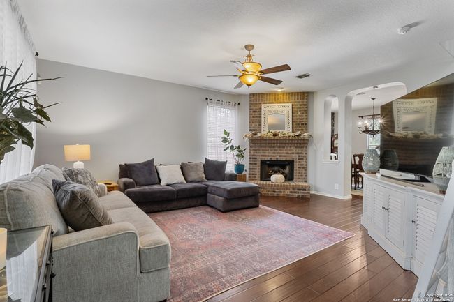 8902 Burnt Path, House other with 3 bedrooms, 3 bathrooms and null parking in Helotes TX | Image 5