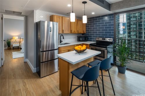 14c-225 Queen St, Honolulu, HI, 96813-4603 | Card Image