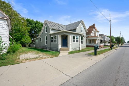 205 S Main St, Farmland, IN, 47340-9428 | Card Image