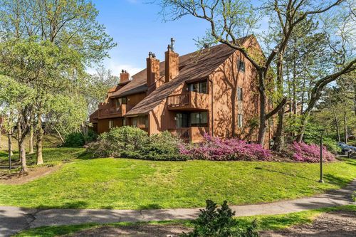 624 Sanderling Ct, Secaucus, NJ, 07094-2221 | Card Image