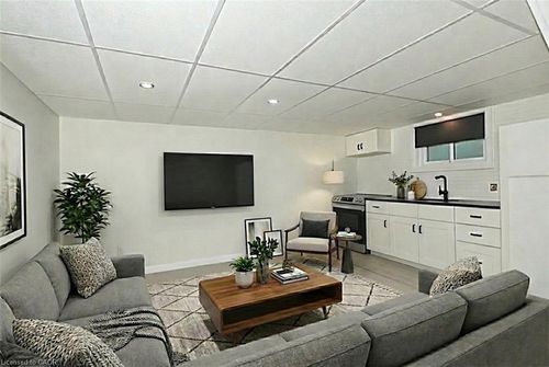 6 Ridley Ave, Welland, ON, L3B4G1 | Card Image