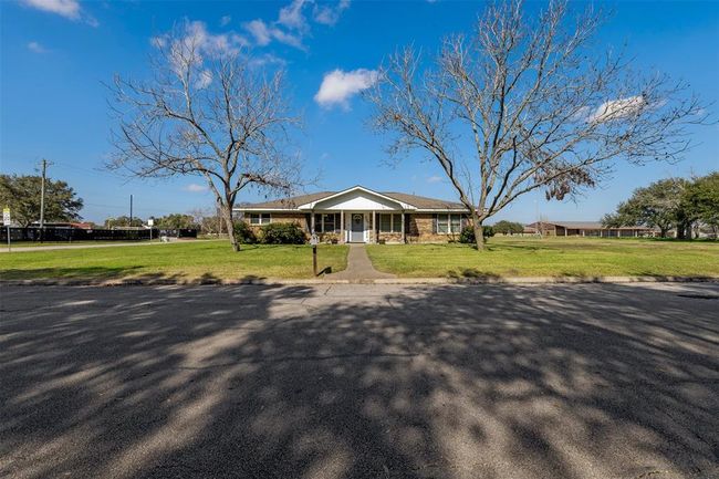 727 Partridge Ln, House other with 3 bedrooms, 3 bathrooms and 2 parking in Eagle Lake TX | Image 7