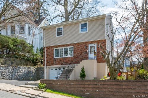8 Arthur St, Yonkers, NY, 10701-1505 | Card Image