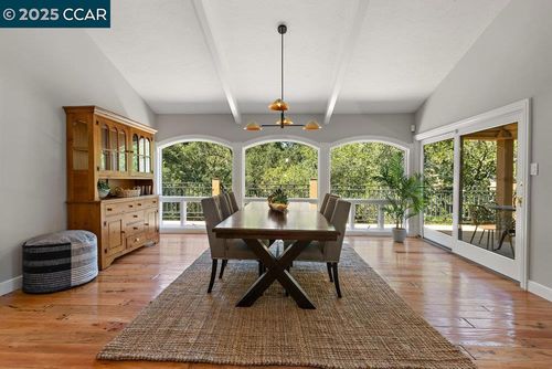 3949 Canyon Rd, Lafayette, CA, 94549-2701 | Card Image