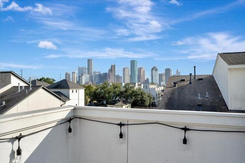 2104 Colorado St, Houston, TX, 77007-2917 | Card Image