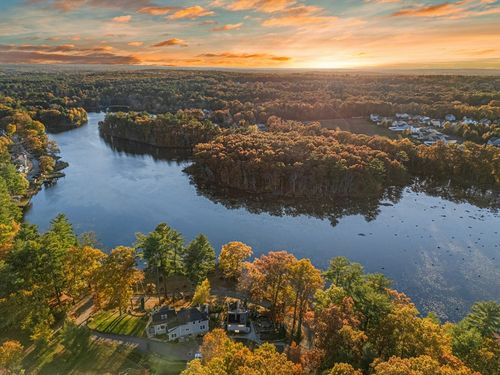 89 Lakeview Ave, Bellingham, MA, 02019-1827 | Card Image