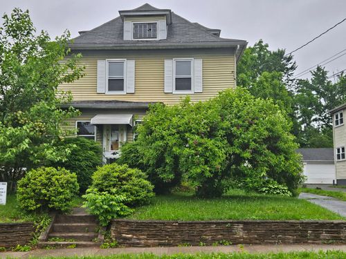 142 Henry St, New Britain, CT, 06051-3217 | Card Image