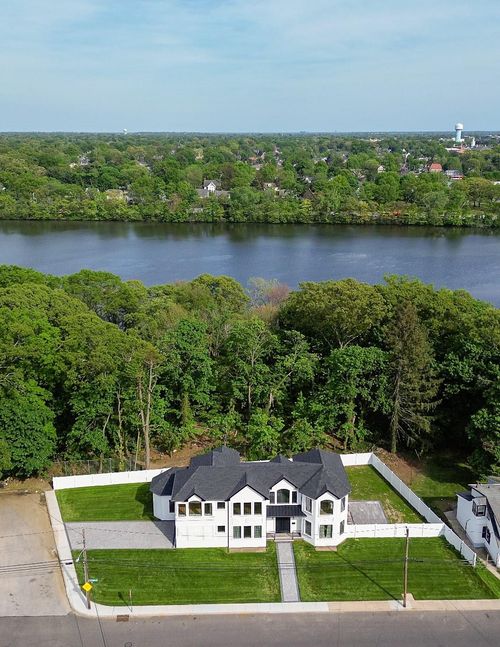 1259 Waterview Dr, Rockville Centre, NY, 11570-3430 | Card Image