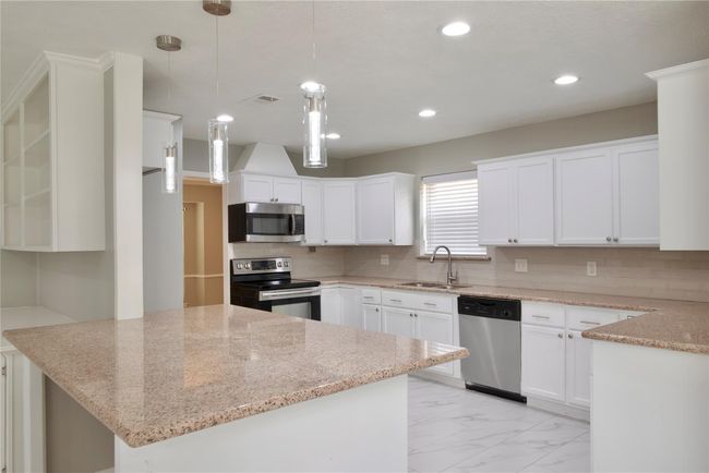 723 Leaflet Ln, House other with 5 bedrooms, 3 bathrooms and 2 parking in Spring TX | Image 17