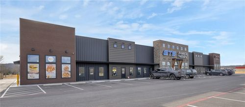 2355 N Center St, Fayetteville, AR, 72701-8158 | Card Image