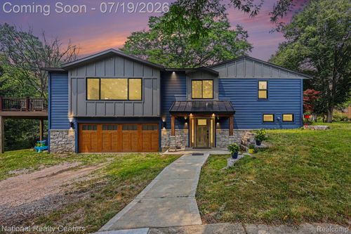 290 Larkspur St, Ann Arbor, MI, 48105-1123 | Card Image