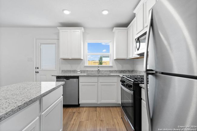 10946 Delight Grv, House other with 2 bedrooms, 2 bathrooms and null parking in Converse TX | Image 8