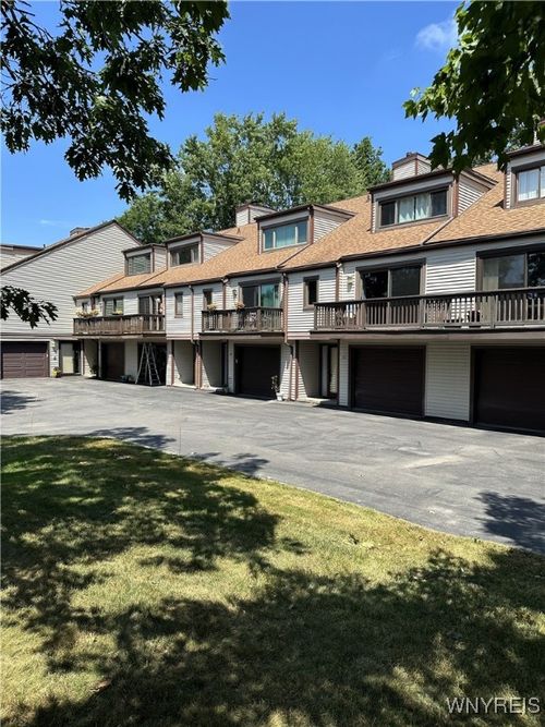 354 Old Meadow Dr, East Amherst, NY, 14051-1224 | Card Image