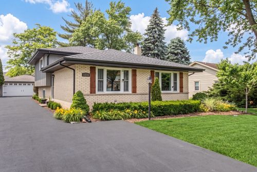 1214 S Pine Ave, Arlington Heights, IL, 60005-3236 | Card Image