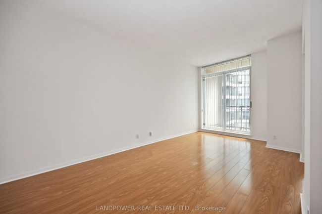 1017 - 230 Queens Quay W, Condo with 2 bedrooms, 1 bathrooms and null parking in Toronto ON | Image 9