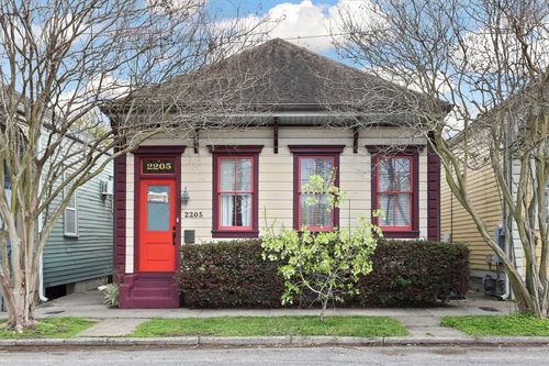 2205 Valence St, New Orleans, LA, 70115-5939 | Card Image