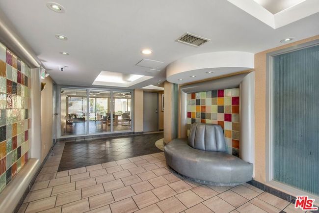 UNIT-2 - 19009 Sherman Way, Condo with 1 bedrooms, 1 bathrooms and 2 parking in Reseda CA | Image 19