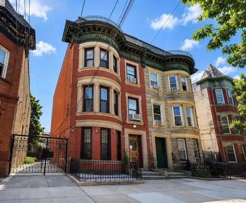 748 Kelly Street, New York, NY, 10455 | Card Image