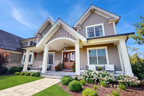 305 Briarwood Ln, Lincolnshire, IL, 60069-2513 | Card Image