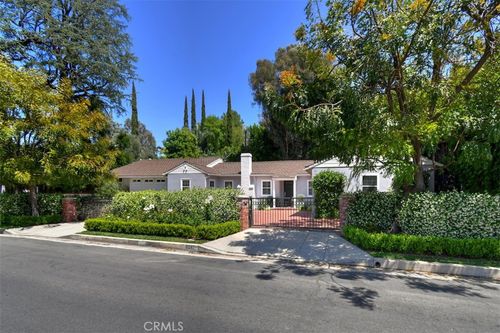 4242 Saugus Ave, Sherman Oaks, CA, 91403-4406 | Card Image