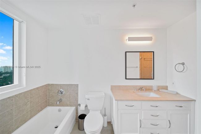 APT-2600 - 60 Sw 13 Th St, Condo with 3 bedrooms, 4 bathrooms and null parking in Miami FL | Image 9