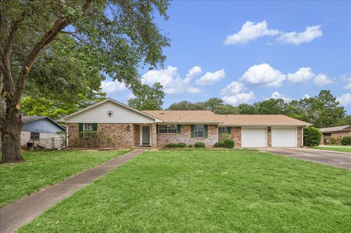208 Briarwood Dr, Bellville, TX, 77418-3400 | Card Image