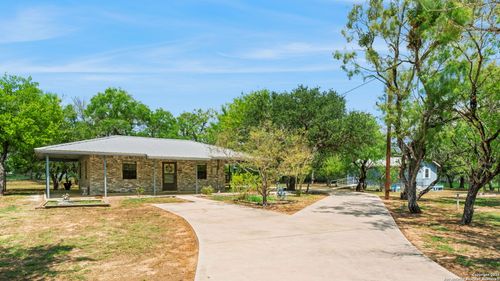 465 Oriente Dr, Pleasanton, TX, 78064-6732 | Card Image