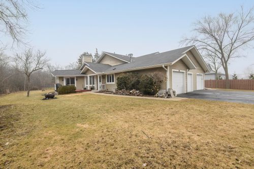 9880 W Puetz Rd, Franklin, WI, 53132-9607 | Card Image