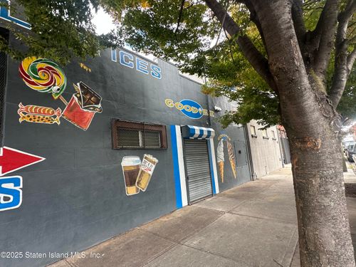 225 Van Brunt St, Brooklyn, NY, 11231-1234 | Card Image