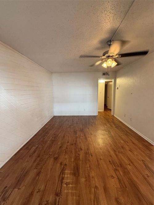 apt-106-2704 Salado St, Austin, TX, 78705-3916 | Card Image