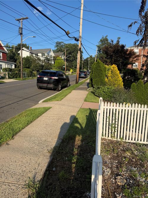 228 Roberts Ave, Yonkers, NY, 10703-1511 | Card Image