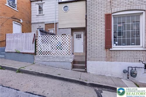 123 S Blank St, Allentown, PA, 18102-4709 | Card Image