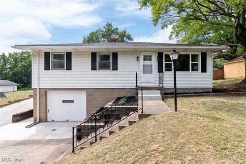 1716 Betz Dr, Akron, OH, 44306-4304 | Card Image