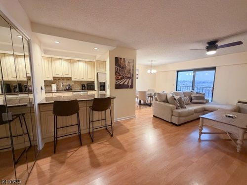 apt-717-10 N Wood Ave, Linden, NJ, 07036-5232 | Card Image