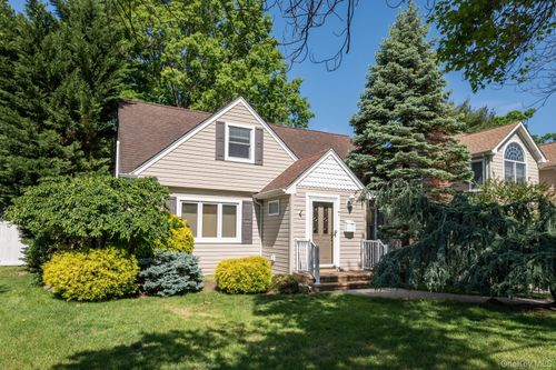7 Briarcliff Dr, Merrick, NY, 11566-2003 | Card Image