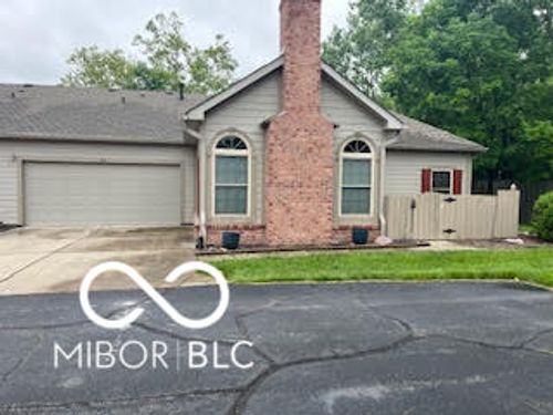 811 Gazebo Way, Greenwood, IN, 46142-5677 | Card Image