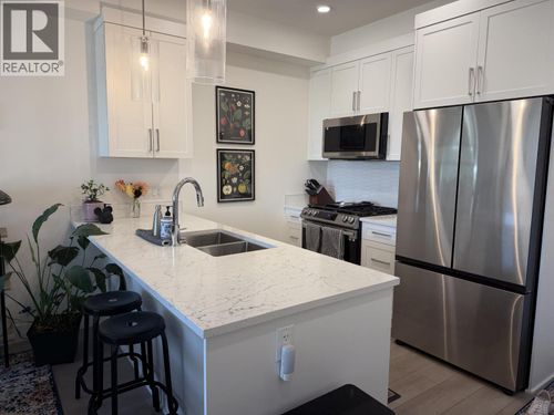 308-22633 Selkirk Ave, Maple Ridge, BC, V2X1C7 | Card Image