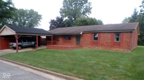 908 S Main St, Brownstown, IN, 47220-1928 | Card Image