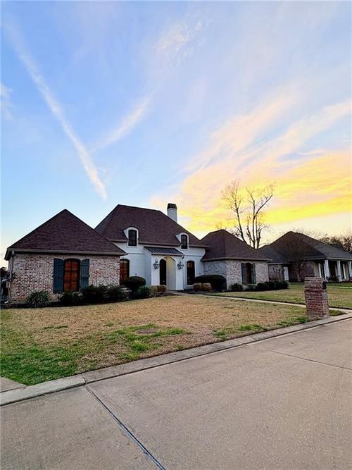 709 W Way Dr, Alexandria, LA, 71303-7025 | Card Image