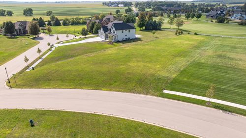 7751 Bentgrass Cir, Yorkville, IL, 60560-3285 | Card Image