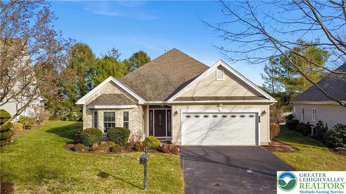 60 Glenmoor Cir N, Palmer Twp, PA, 18045-2177 | Card Image