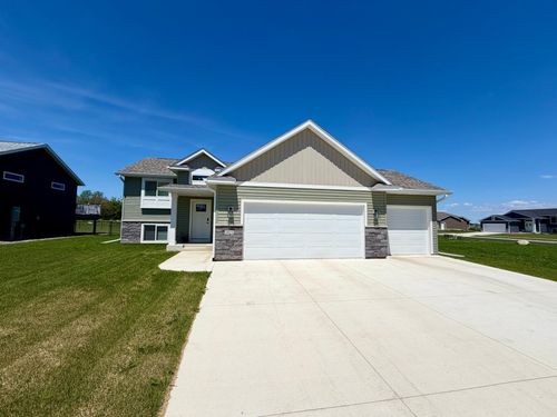1805 12th Ave Ne, Austin, MN, 55912-3240 | Card Image