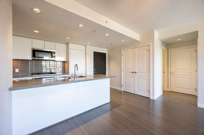 1509 - 3093 Windsor Gate, Condo with 2 bedrooms, 2 bathrooms and 1 parking in Coquitlam BC | Image 6
