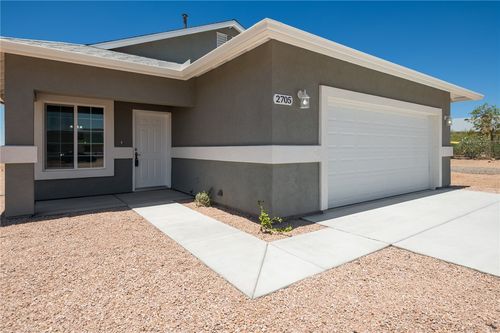 2705 W Shauna Dr, Golden Valley, AZ, 86413-8833 | Card Image